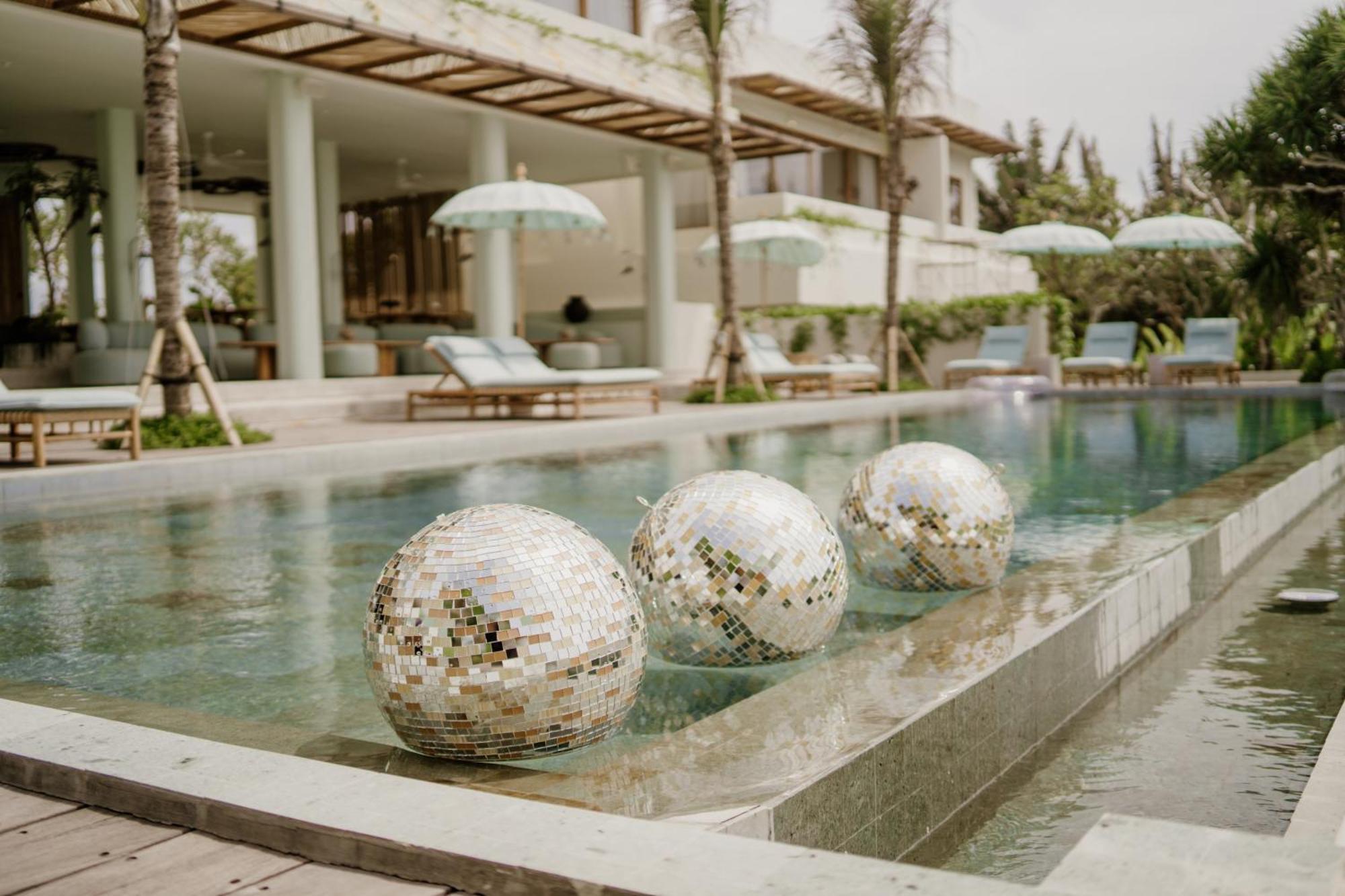 Oshom Bali At Nuanu Creative City Selemadeg Exterior foto