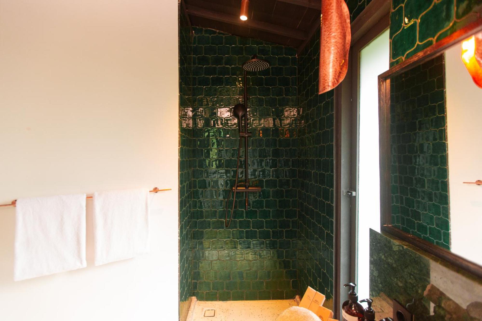 Oshom Bali At Nuanu Creative City Selemadeg Zimmer foto